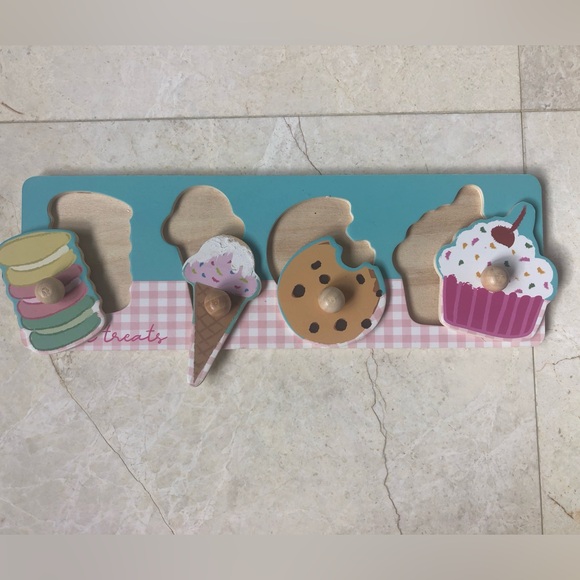 Two Melissa & Doug Bake Wooden and Sweet treats  Knob Puzzles. - Picture 7 of 7